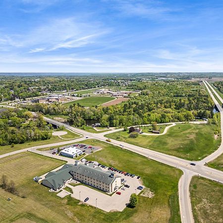 Boarders Inn & Suites By Cobblestone Hotels - Shawano Dış mekan fotoğraf