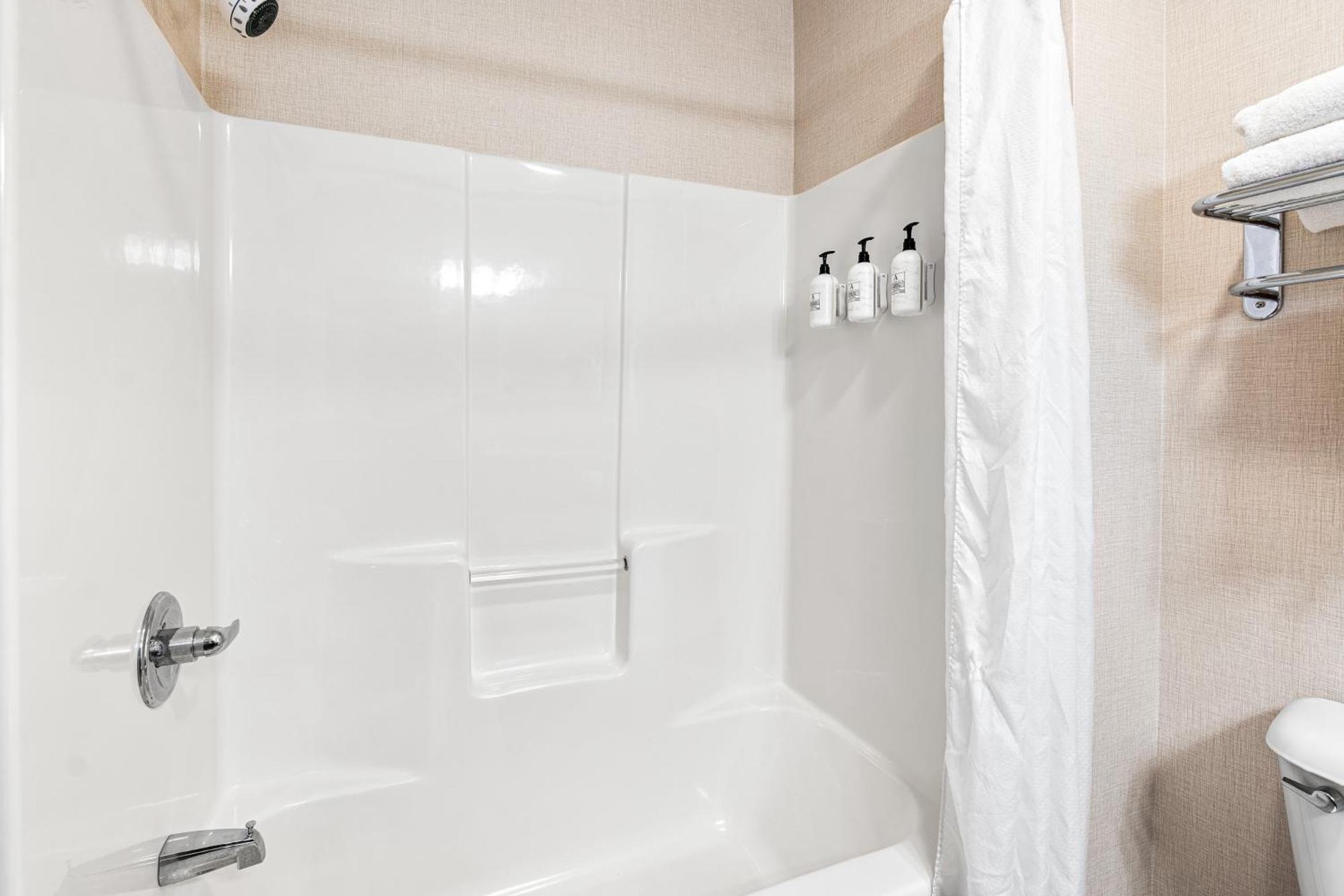 Boarders Inn & Suites By Cobblestone Hotels - Shawano Dış mekan fotoğraf