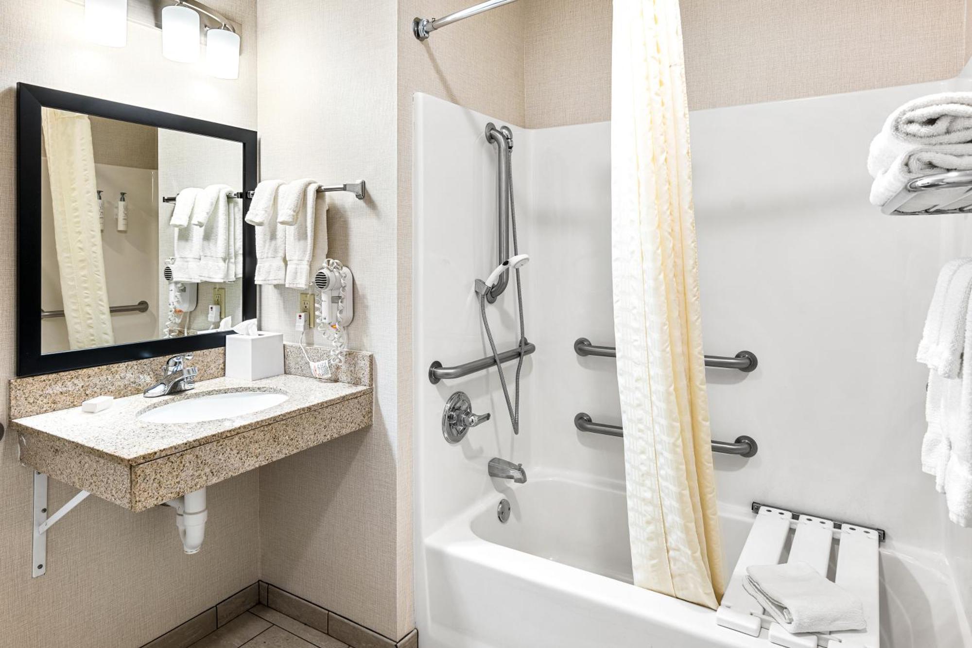 Boarders Inn & Suites By Cobblestone Hotels - Shawano Dış mekan fotoğraf