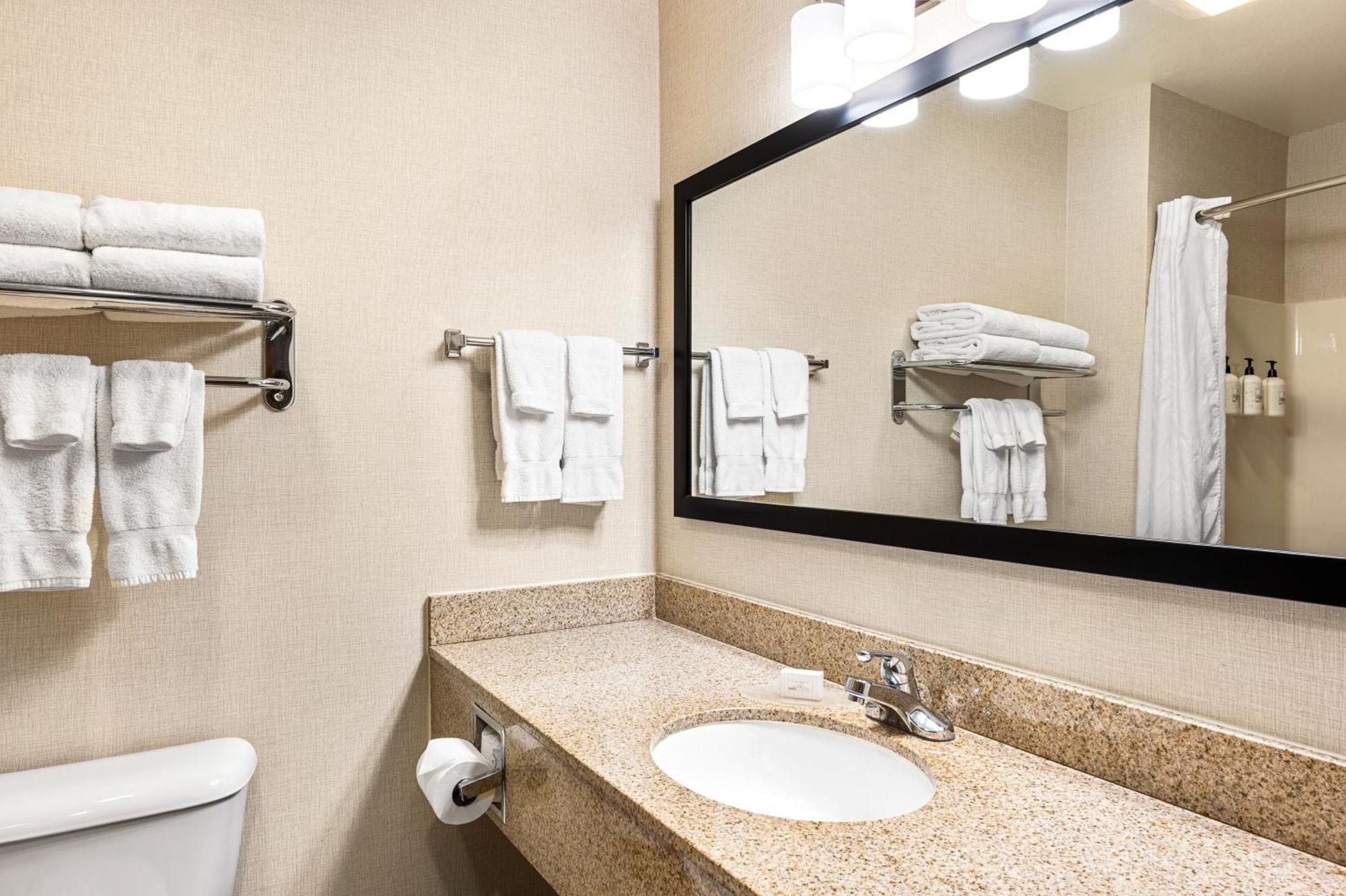 Boarders Inn & Suites By Cobblestone Hotels - Shawano Dış mekan fotoğraf