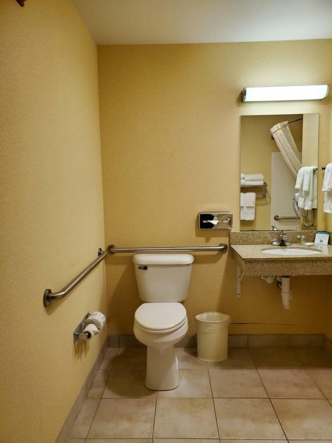 Boarders Inn & Suites By Cobblestone Hotels - Shawano Dış mekan fotoğraf